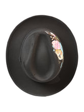 Load image into Gallery viewer, Artisanal Hand Painted Hat Suede Black 603820
