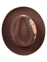 Load image into Gallery viewer, Artisanal Hand Painted Hat Suede Brown 603822
